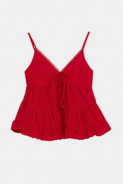 Συλλογή Trendyol Κόκκινη μπλούζα Godeli με λεπτομέρεια Gipe στην πλάτη Υφαντό...