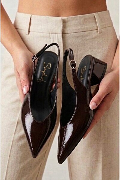 simplicity Γυναικεία παπούτσια με τακούνι από δερμάτινο λουστρίνι σε καφέ χρώ...