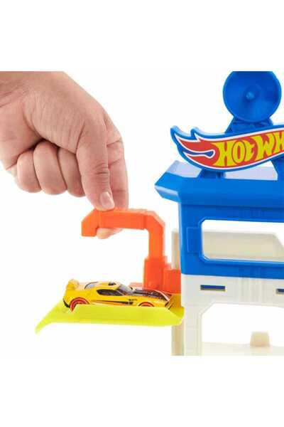 HOT WHEELS Köpek Balığından Kaçış Oyun Seti HDP06