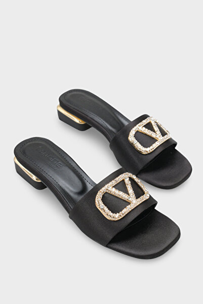 Capone Outfitters Στρογγυλή Μύτη με Πέτρες Με αγκράφα Σατέν Χαμηλό Τακούνι Γυ...