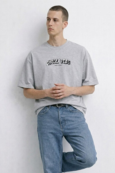 MATERIAL Ανδρικό μπλουζάκι CHILL VIBE με στάμπα κειμένου, υπερμεγέθη, γκρι χρ...