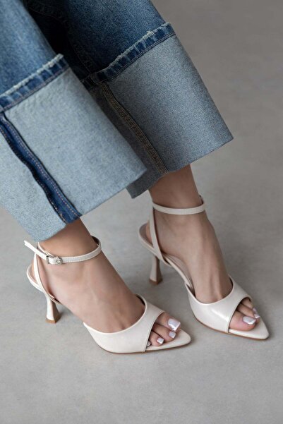 STRASWANS Γυναικεία δερμάτινα πέδιλα με τακούνι και ρυτίδες Boris σε μπεζ χρώμα