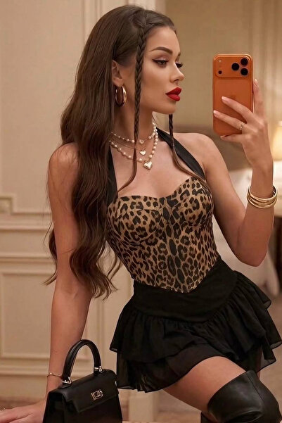 Love Fab Μίνι φόρεμα χωρίς τιράντες με λεοπάρ σχέδιο, βολάν σε στρώσεις και φ...