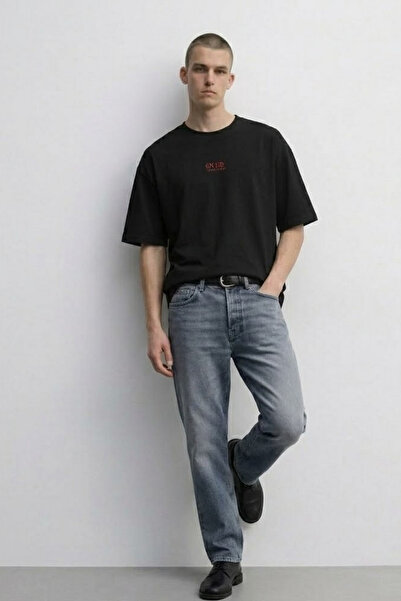 MATERIAL Ανδρικό μπλουζάκι oversize με στάμπα κειμένου, άνετο μαύρο μπλουζάκι