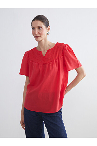 LC Waikiki Trendlucky Farkıyla Kaçık Collar Openwork Blouse