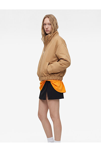 Koton Εποχιακό μπουφάν με λεπτομέρεια τσέπης, κουμπιά και φερμουάρ, με όρθιο ...