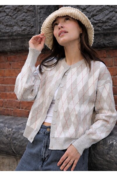 Butik Una Fiaba-Μπεζ πλεκτή ζακέτα με κουμπιά για γυναίκες με διαμαντένιο σχέδιο