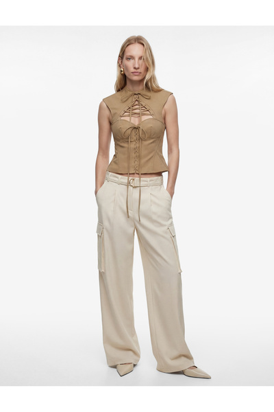 Koton Slim Fit Dik Yaka Fermuarlı Bağcıklı Pencere Detaylı Kolsuz Bluz