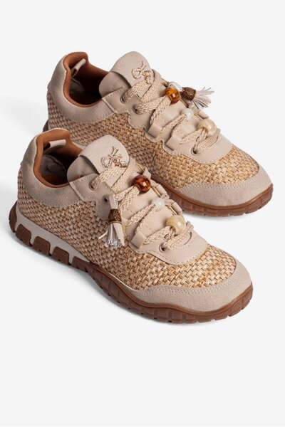 Mubiano Γυναικείο ψάθινο sneaker με λεπτομέρειες από σουέντ και χάντρες σε μπ...