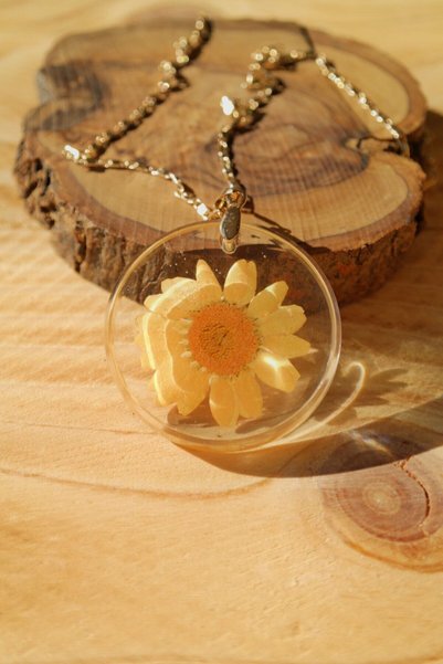 maycollection Epoxy Orange Real Daisy Gold Chain Necklace