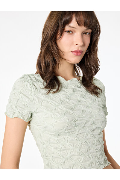 Koton Μπλουζάκι Bürümcük Kumaş εφαρμοστό με κοντό μανίκι και λαιμόκοψη καγιάκ...