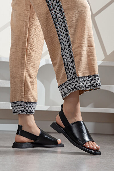 guijarro Premium γυναικεία μαύρα λουστρίνια σανδάλια με εύκαμπτο λουράκι στην...