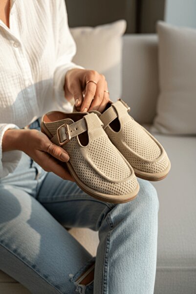 DİVOLYA Παντόφλες Doha Beige Suede με Στρογγυλή Μύτη και Λεπτομέρεια Λέιζερ (...