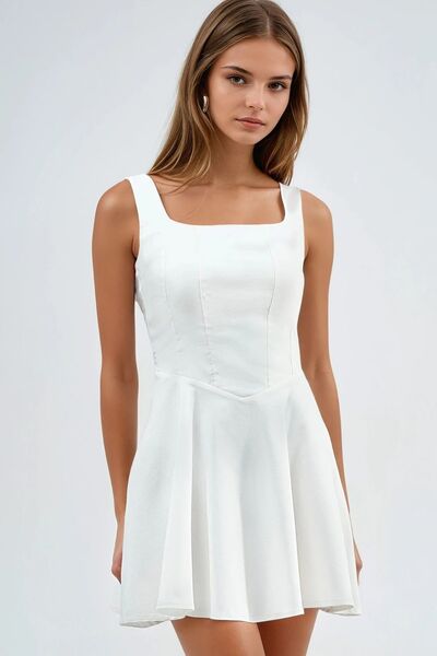 Hiccup Μίνι φόρεμα με τετράγωνο λαιμόκοψη σε γραμμή Α