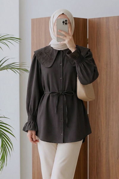 MODAQU Κεντημένο πουκάμισο ποπλίνα με κουμπιά στο γιακά - Σκούρο καφέ