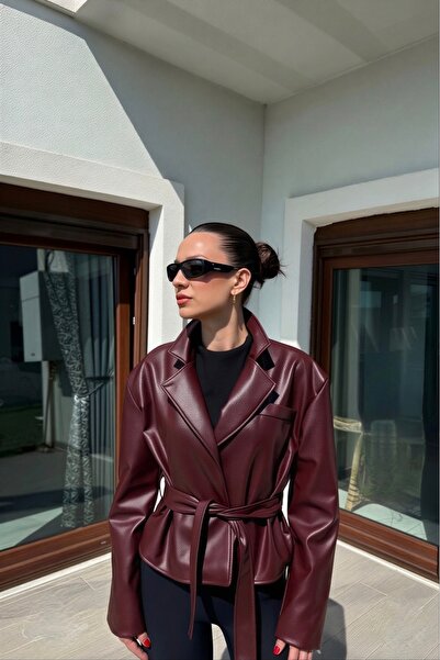 COJIKO Γυναικείο δερμάτινο μπουφάν σε μπορντό χρώμα με λεπτομέρεια ζώνης και ...