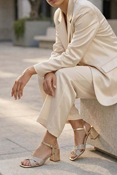 Stilbagshoes حذاء نسائي للسهرة من ماركة GRETA مصنوع من مواد مستوردة وحزام متق...
