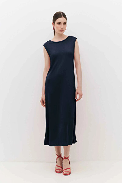 No Matter What Crew Neck Zero Sleeve Relaxed Fit Basic Midi Dress