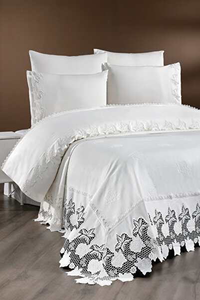 Nazik Home Ethnic Embroidered Double 7-Piece Duvet Cover + Pique Set