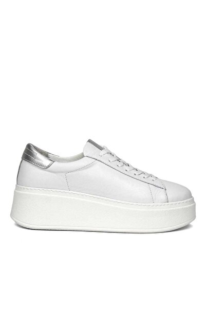 Celal Gültekin Kadın Beyaz Bağcıklı Kalın Tabanlı Deri Sneaker