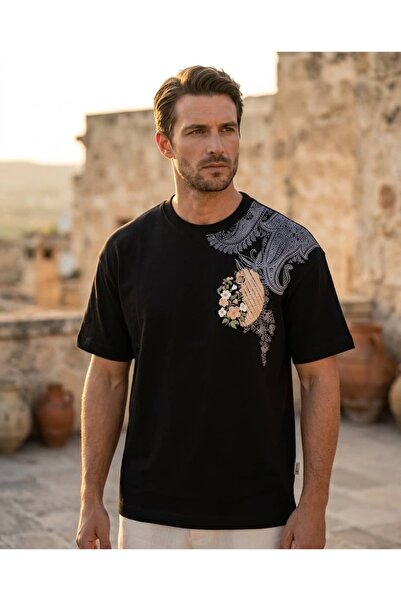 CANMODA Black Oversize Unisex T-Shirt with Ethnic Pattern on the Back and Vin...