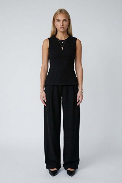 Trend Alaçatı Stili Γυναικείο Μαύρο Σετ Αμάνικη Μπλούζα και Παντελόνι με Λεπτ...