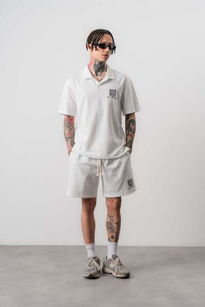 Respire طقم شورت تي شيرت رجالي من Rocket Club بقصة عادية وطباعة مكتوبة، لون إكرو