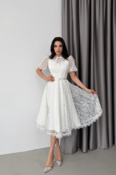 Serica Moda Εκρού δαντελένιο μίντι βραδινό φόρεμα με κοντά μανίκια και κεντημ...