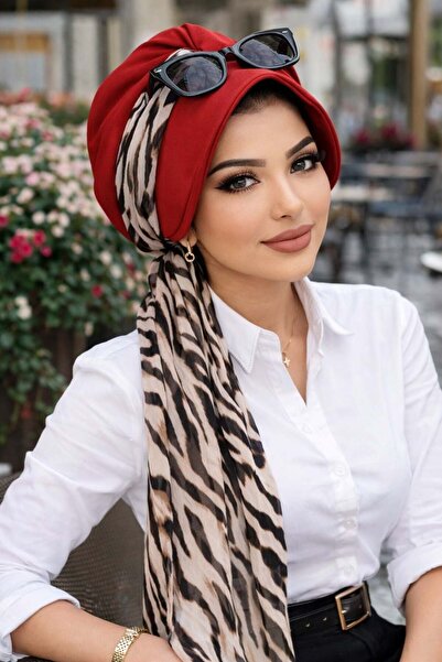 Aişe tesettür Κόκκινο καπέλο με σχέδιο ζέβρας και φουλάρι
