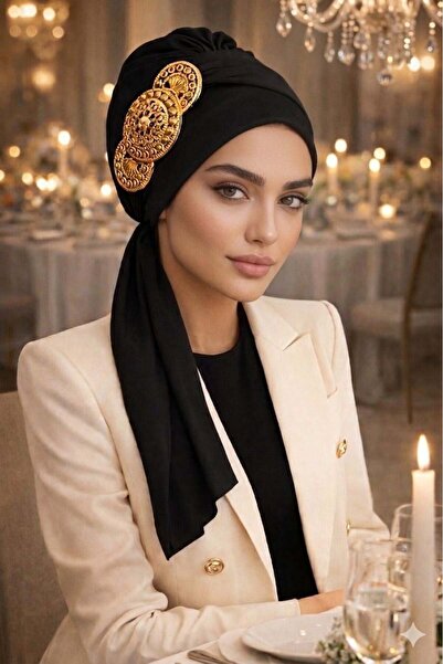 Aişe tesettür Βραδινό φόρεμα με αξεσουάρ από μαύρο χρυσό και κασκόλ