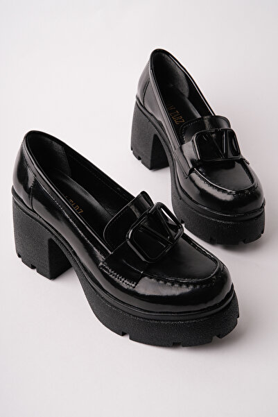 Madam Tarz MHD-907 Λοφέρ με χοντρό τακούνι και αγκράφα σε σχήμα V