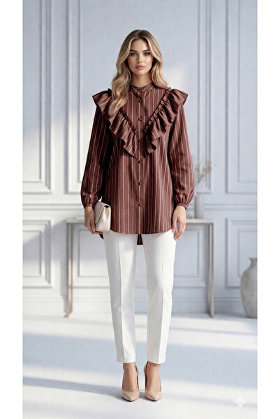 TrendParis Κομψή και θηλυκή ριγέ μπλούζα με λεπτομέρεια βολάν