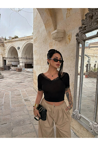 kırmızı butiks Black Crop Top with Lace Sleeves and Collar