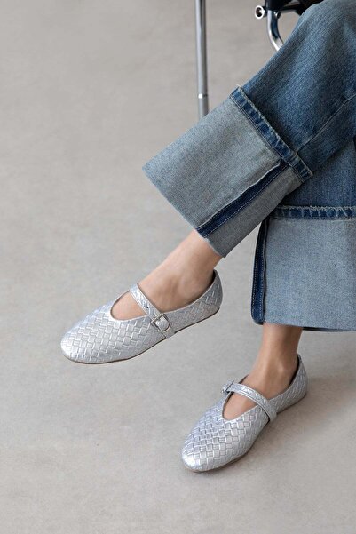 STRASWANS Jun Γυναικεία Πλεκτή Δερμάτινη Μπαλαρίνα με Λεπτομέρειες Ασημί