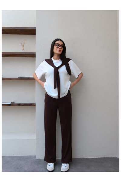 ESRAHELVACI Σετ αθλητικής φόρμας με λεπτομέρειες σε αντίθεση και σάλι