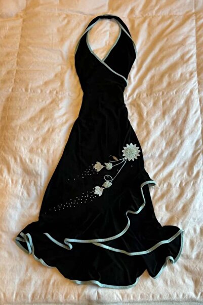 Karakedi Φόρεμα με γιακά μανταρίνι, κέντημα με λουλούδια λωτού και λεπτομέρει...