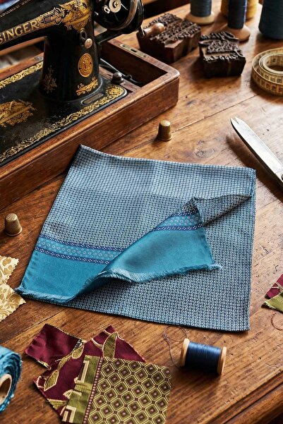 Kravatkolik Γραβάτα Ascot από ιταλικό μετάξι σε χρώμα λαδί με μικρό σχέδιο SAC06