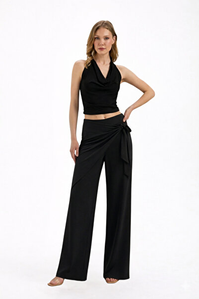 By Yaren Yazıcı Μαύρο παντελόνι με ασύμμετρο σχέδιο στη μέση (με λεπτομέρεια ...