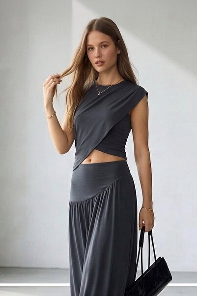 fablair Ασύμμετρη μπλούζα και ρευστή μακριά φούστα, κομψός συνδυασμός δύο τεμ...