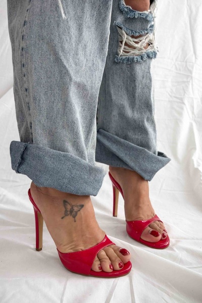 Shoebutik شبشب نسائي من الجلد الأحمر اللامع من سيندريلا بكعب مستدير