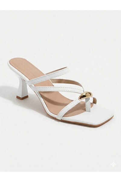 Yula Fashion Shoes Γυναικείες παντόφλες Mira με χρυσά αξεσουάρ και λεπτομέρει...