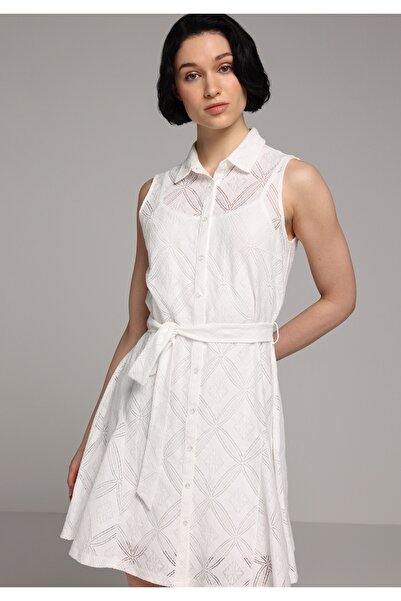 Colin's Γυναικείο ίσιο λευκό αμάνικο φόρεμα κανονικής εφαρμογής