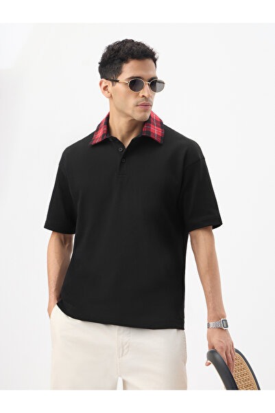 The Souled Store By Styli قميص بولو أسود كبير الحجم للرجال مع ياقة مربعة الشكل