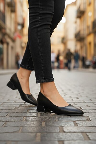 enoch Women's Pointed Toe Minimalist Design Geometric Low Block Heel Classic ...