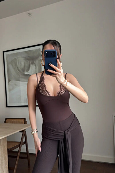 mielva Γυναικείο κορμάκι με δαντέλα και λεπτομέρειες