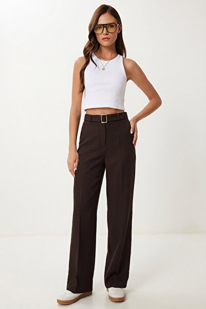 Lovelyİstanbul Πλεκτό παντελόνι με λεπτομέρεια από ραβδώσεις και ζώνη LUB0329...