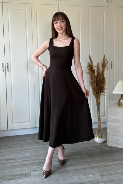 Dilay Gökoğlu Butik Φόρεμα μίντι σε καφέ χρώμα με τετράγωνο γιακά και λεπτομέ...