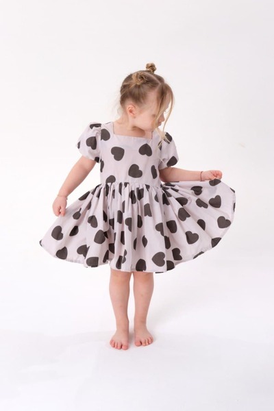 TINY BEAR Κοριτσίστικο φόρεμα με σχέδιο καρδιάς και λεπτομέρεια με μανίκια μπ...