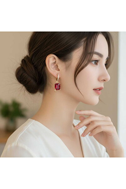 HOBİSY GIFT SHOP Kırmızı Baget Taşlı Yıldız Detaylı Gold Kaplama Çelik Küpe