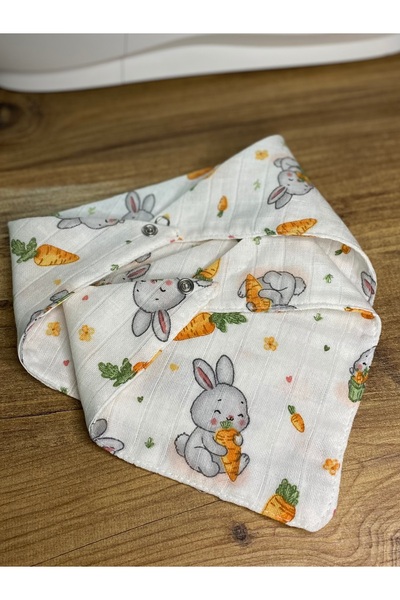 Tavşan desenli %100 müslin kumaş Üçgen bebek yakalığı/salya önlüğü/mama yakalığı